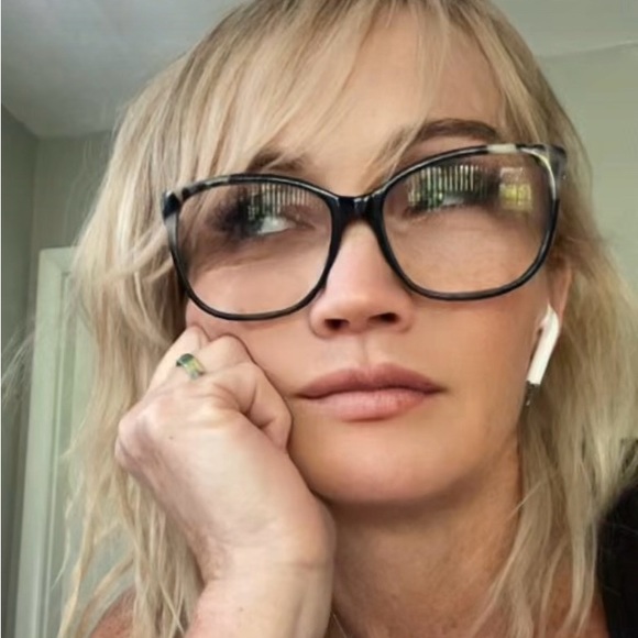 Meet your Posher, Dawn - Picture 1 of 10